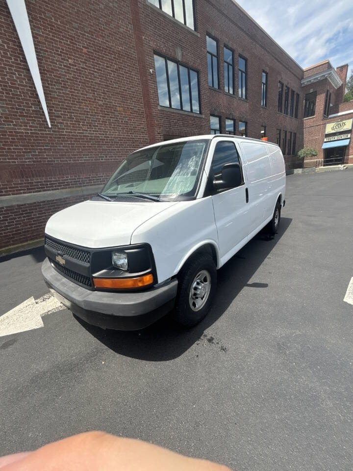 Used 2016 Chevrolet Express 2500 image 1