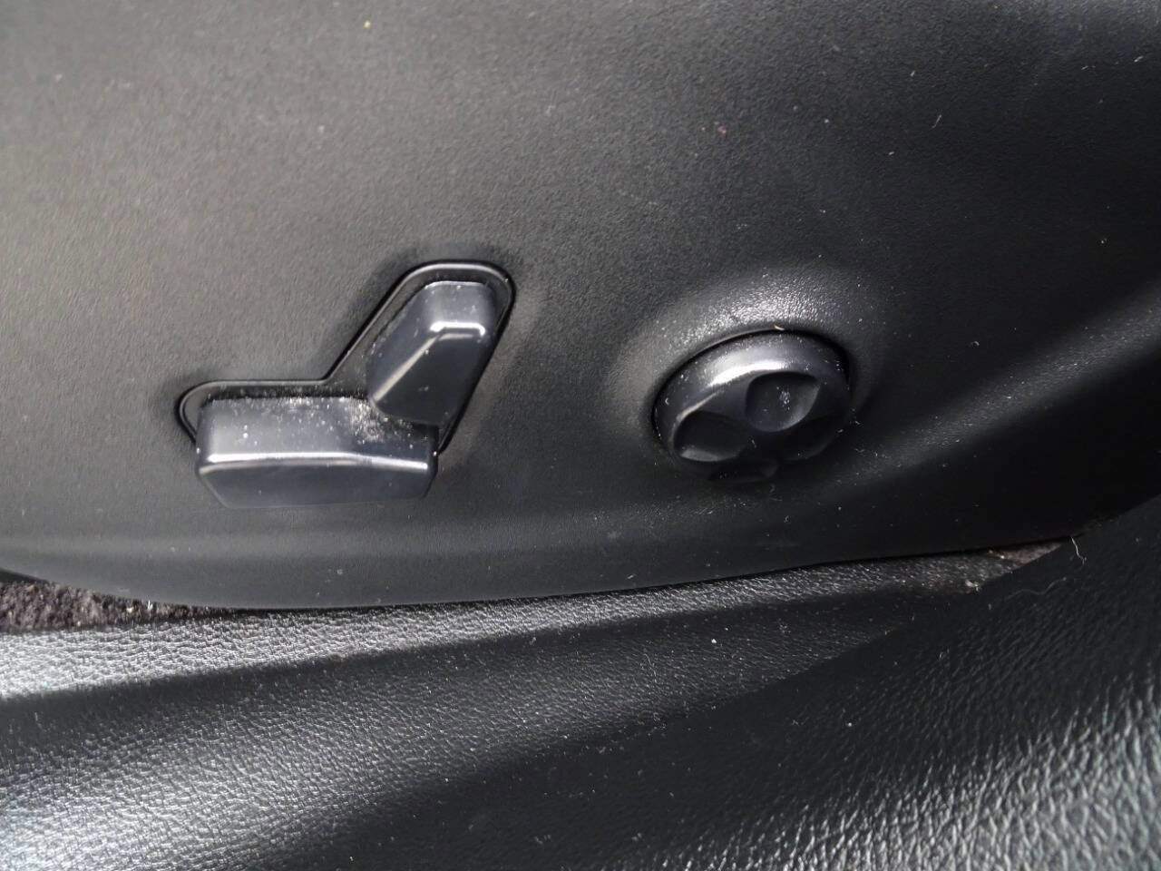 Used 2017 Jeep Cherokee Trailhawk image 16