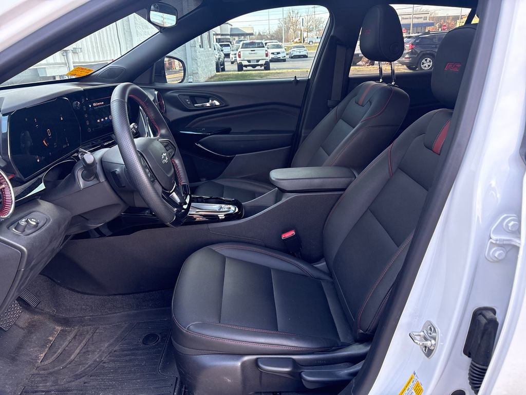 Certified 2025 Chevrolet Trax RS w/ Sunroof Package image 12