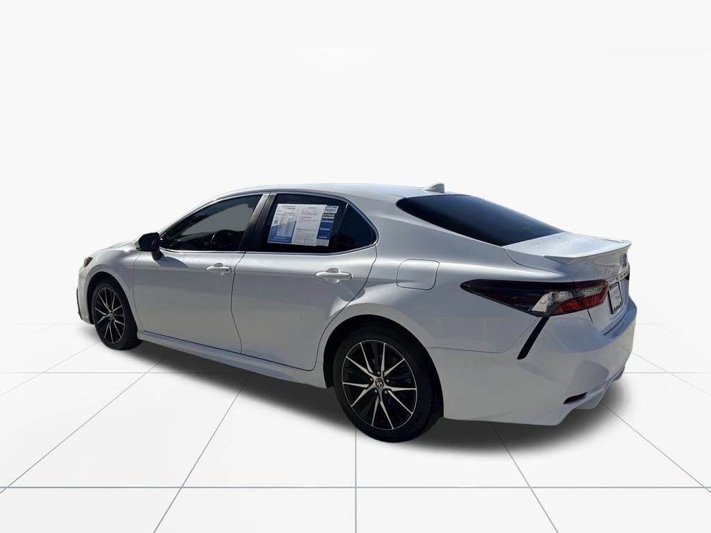 Used 2024 Toyota Camry SE image 6
