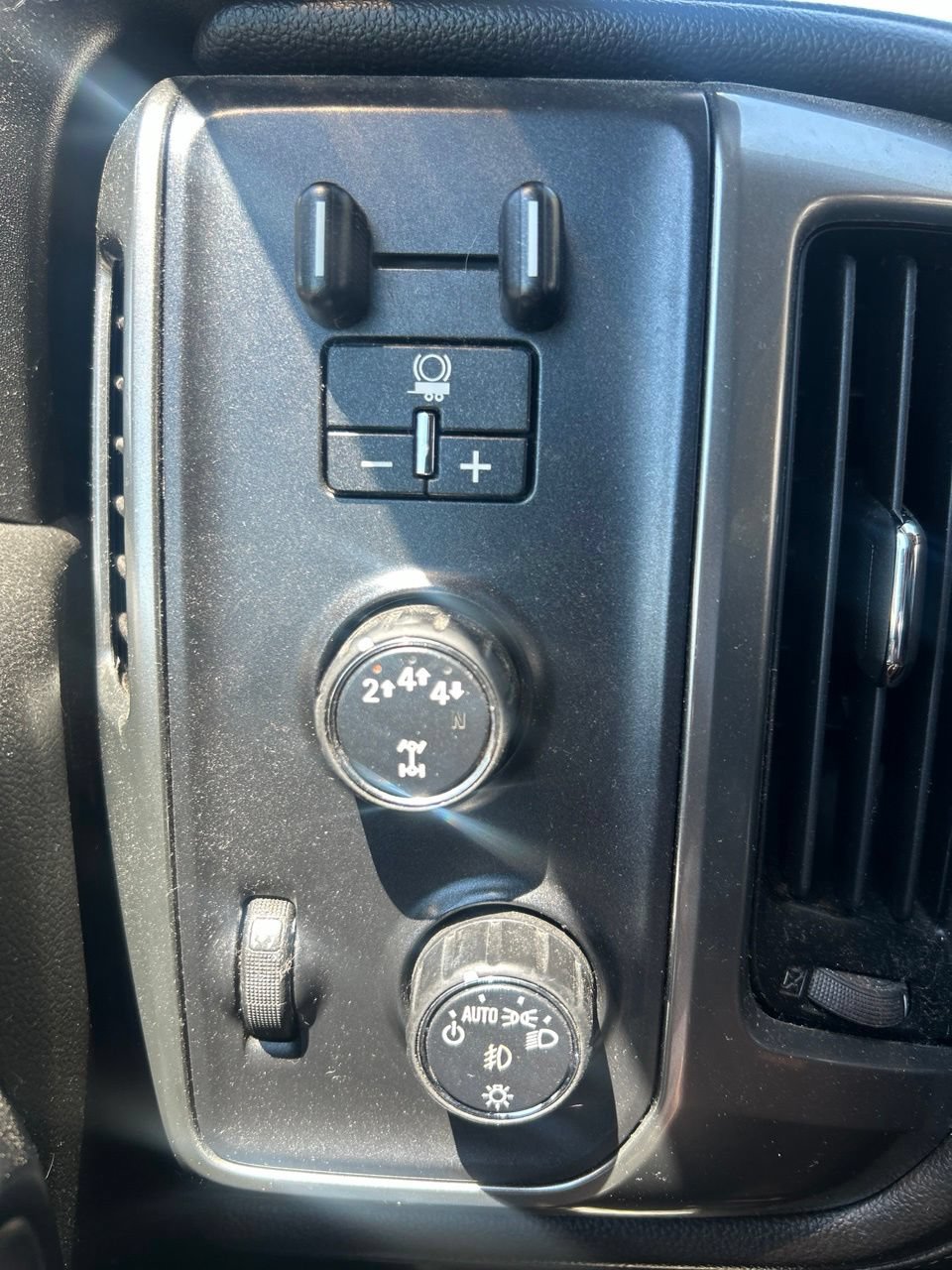 Used 2019 Chevrolet Silverado 2500 LTZ w/ Duramax Plus Package AWD/4WD image 27