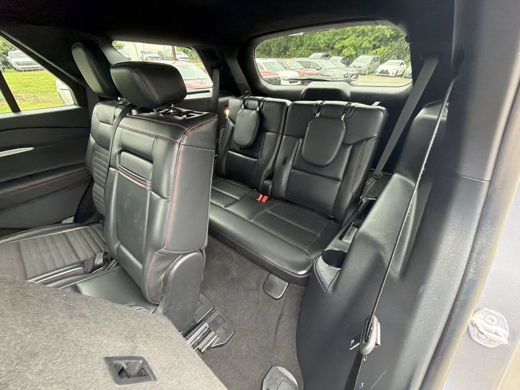Used 2025 Ford Explorer ST-Line w/ ST-Line Street Pack AWD/4WD image 23