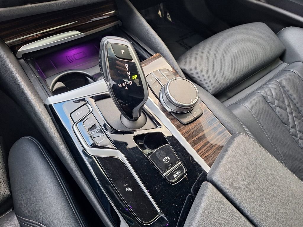 Used 2023 BMW 530i w/ Premium Package image 14