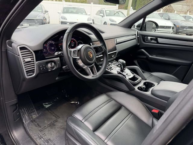 Certified 2023 Porsche Cayenne Platinum Edition image 5