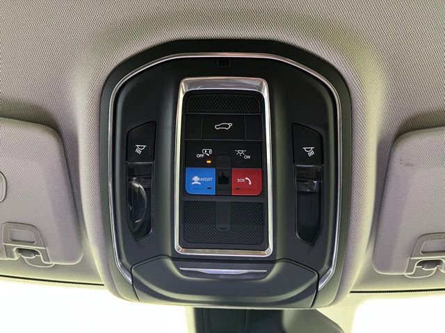 Used 2024 Jeep Grand Cherokee Limited w/ Black Appearance Package image 37