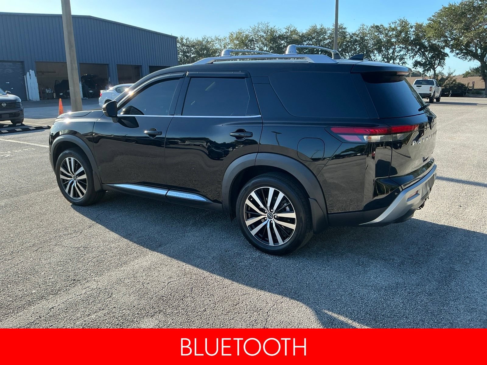 Certified 2024 Nissan Pathfinder Platinum w/ Cargo Package FWD image 5