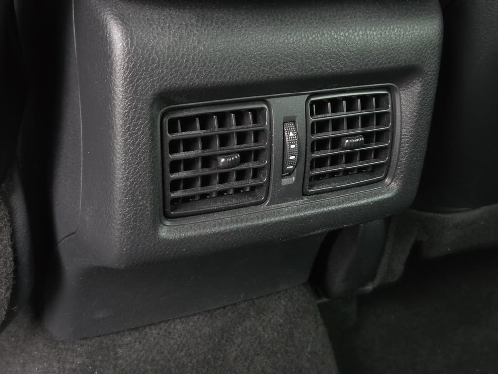 Used 2023 Toyota Camry XLE FWD image 13