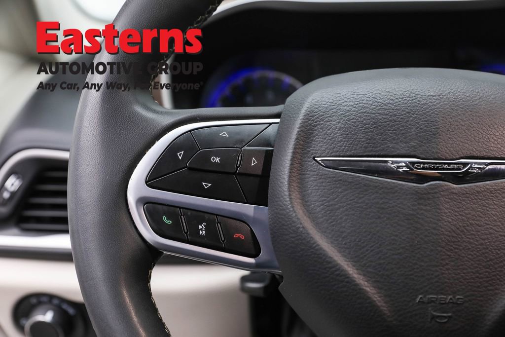 Used 2023 Chrysler Voyager LX image 15