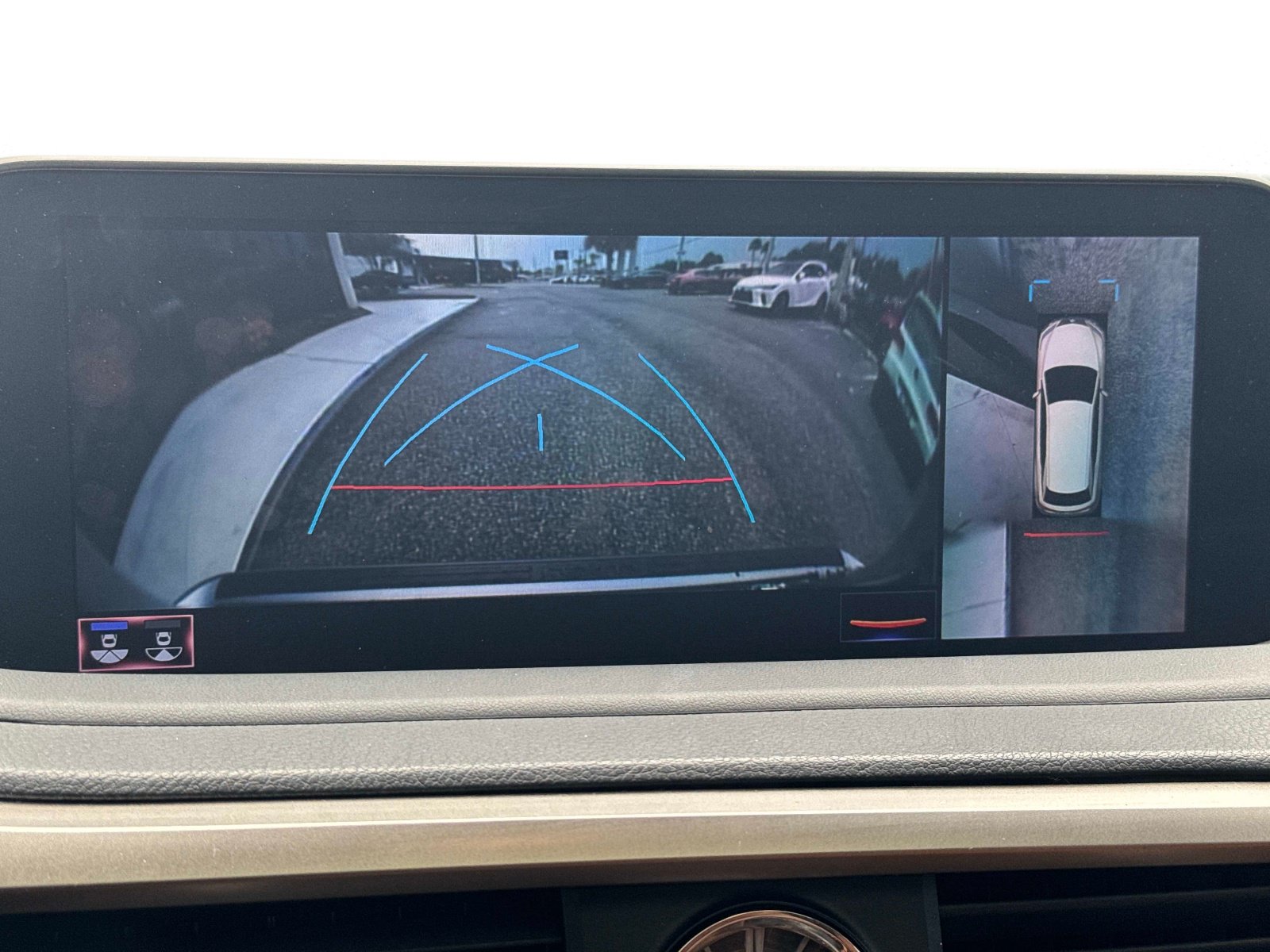 Certified 2022 Lexus RX 350L Premium w/ Premium Package AWD/4WD image 25