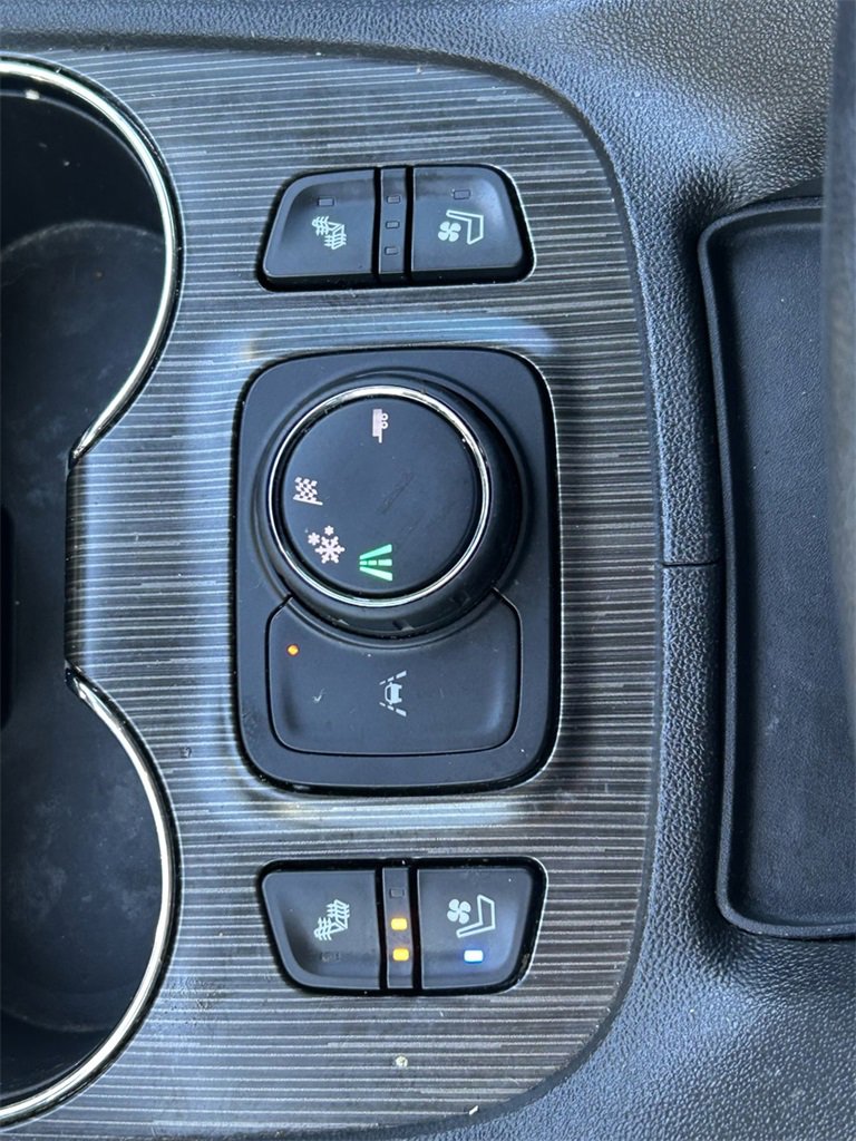 Used 2022 GMC Acadia SLT w/ Elevation Edition image 33