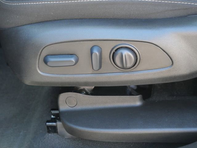 Used 2023 GMC Acadia SLE w/ Driver Convenience Package image 13