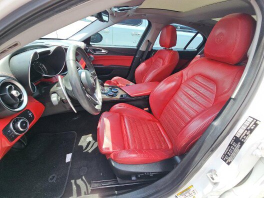 Used 2017 Alfa Romeo Giulia Ti w/ TI 19" Sport Package AWD/4WD image 4