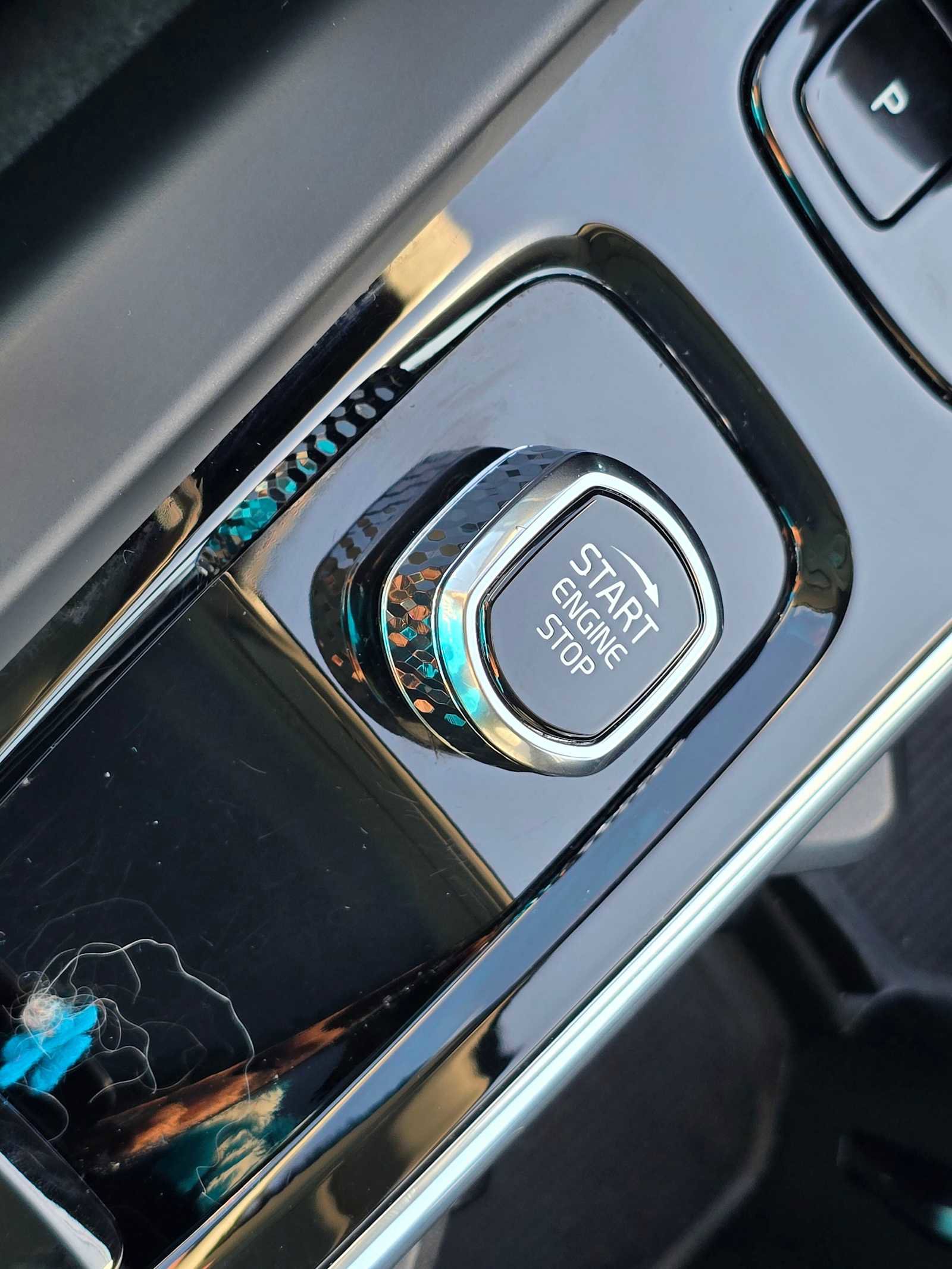 Certified 2025 Volvo XC60 B5 Plus image 32