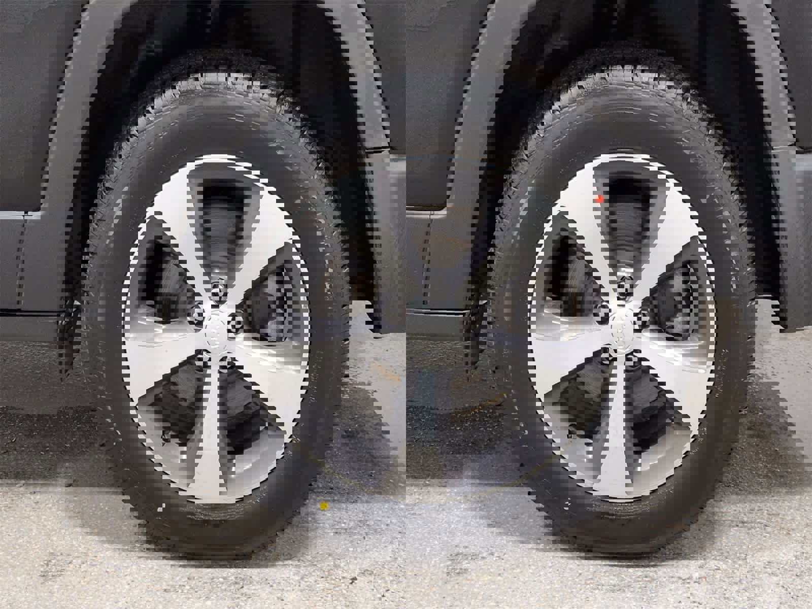 Used 2019 Jeep Cherokee Limited image 14