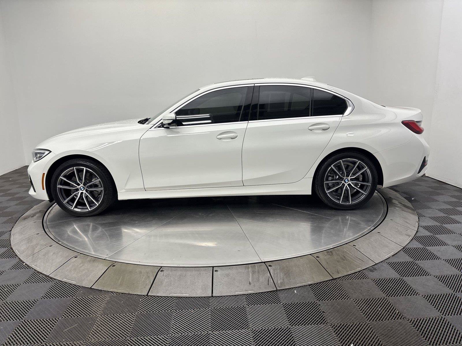 Used 2021 BMW 330i xDrive Sedan w/ Convenience Package AWD/4WD image 16