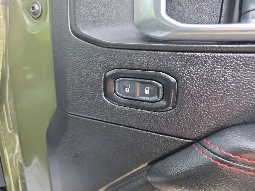 Used 2021 Jeep Gladiator Rubicon AWD/4WD image 23