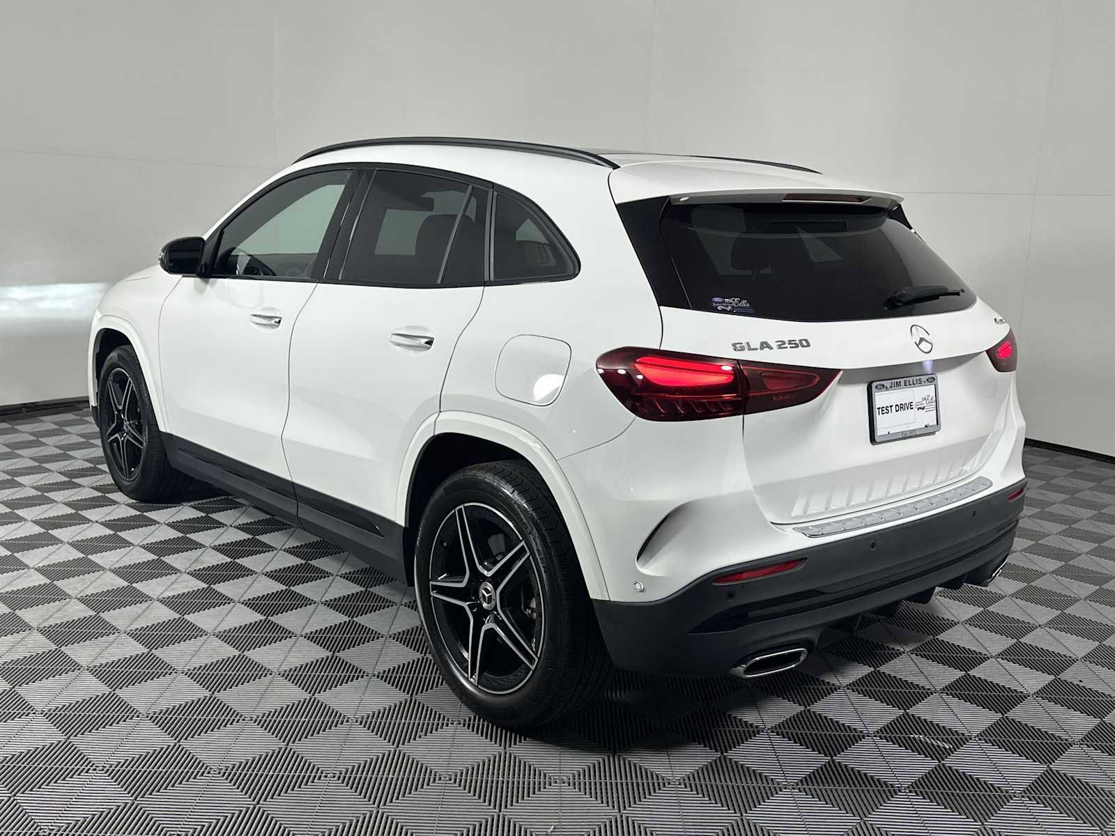 Used 2025 Mercedes-Benz GLA 250 4MATIC image 5