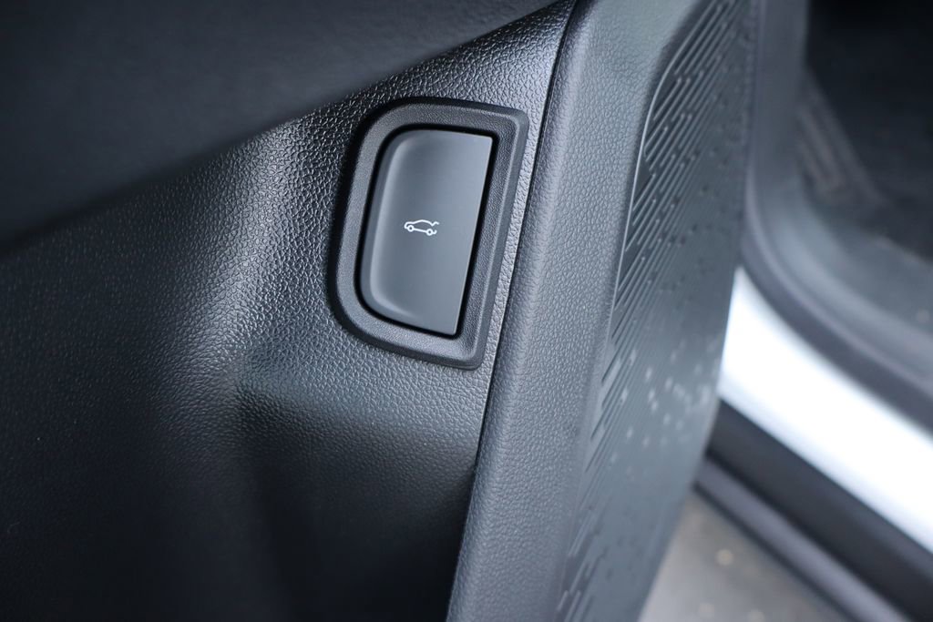 New 2026 Chevrolet Equinox LT w/ Convenience Package II FWD image 16