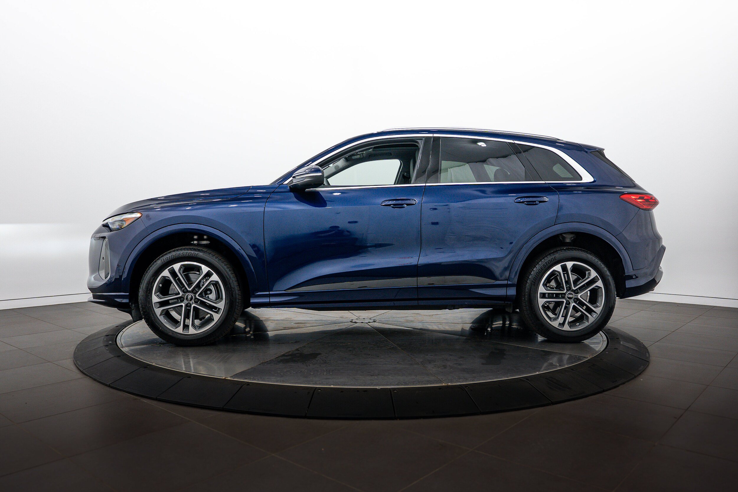 Used 2025 Audi Q5 Premium Plus w/ Premium Plus AWD/4WD image 6