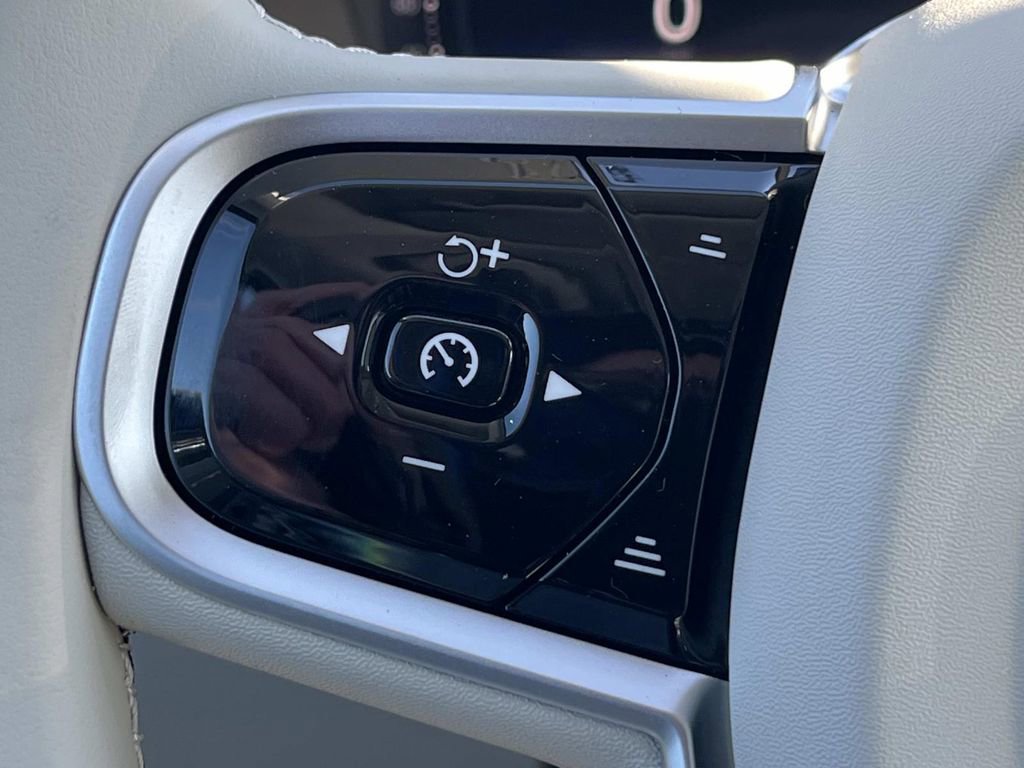 New 2026 Volvo XC60 B5 Ultra w/ Climate Package image 26