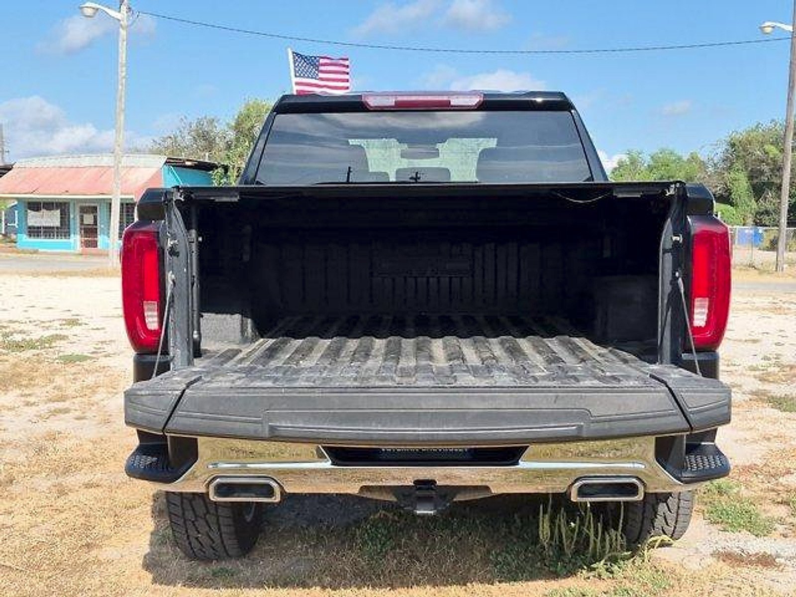 Used 2023 GMC Sierra 1500 SLT AWD/4WD image 25