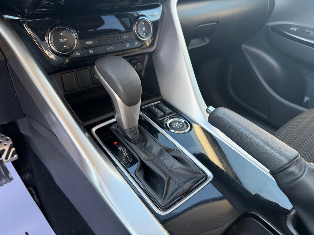 Used 2022 Mitsubishi Eclipse Cross LE image 21