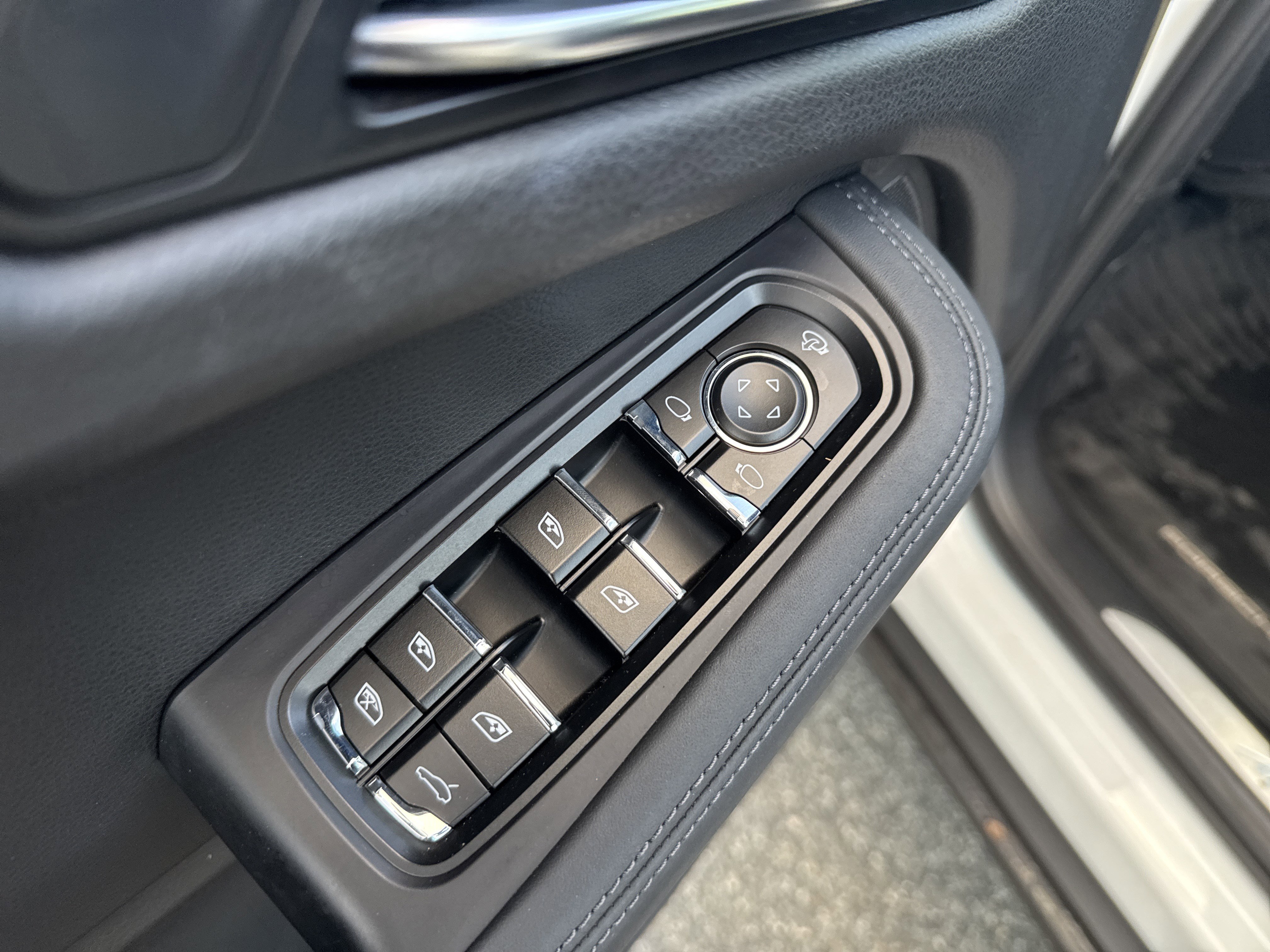 Used 2022 Porsche Macan S image 12