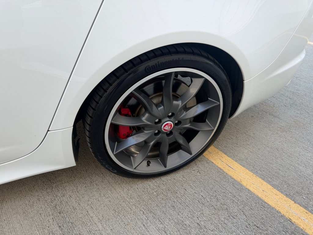 Used 2012 Jaguar XF R RWD image 9