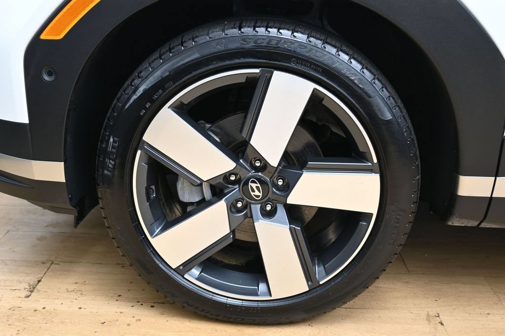 Used 2024 Hyundai Santa Fe Limited FWD image 12