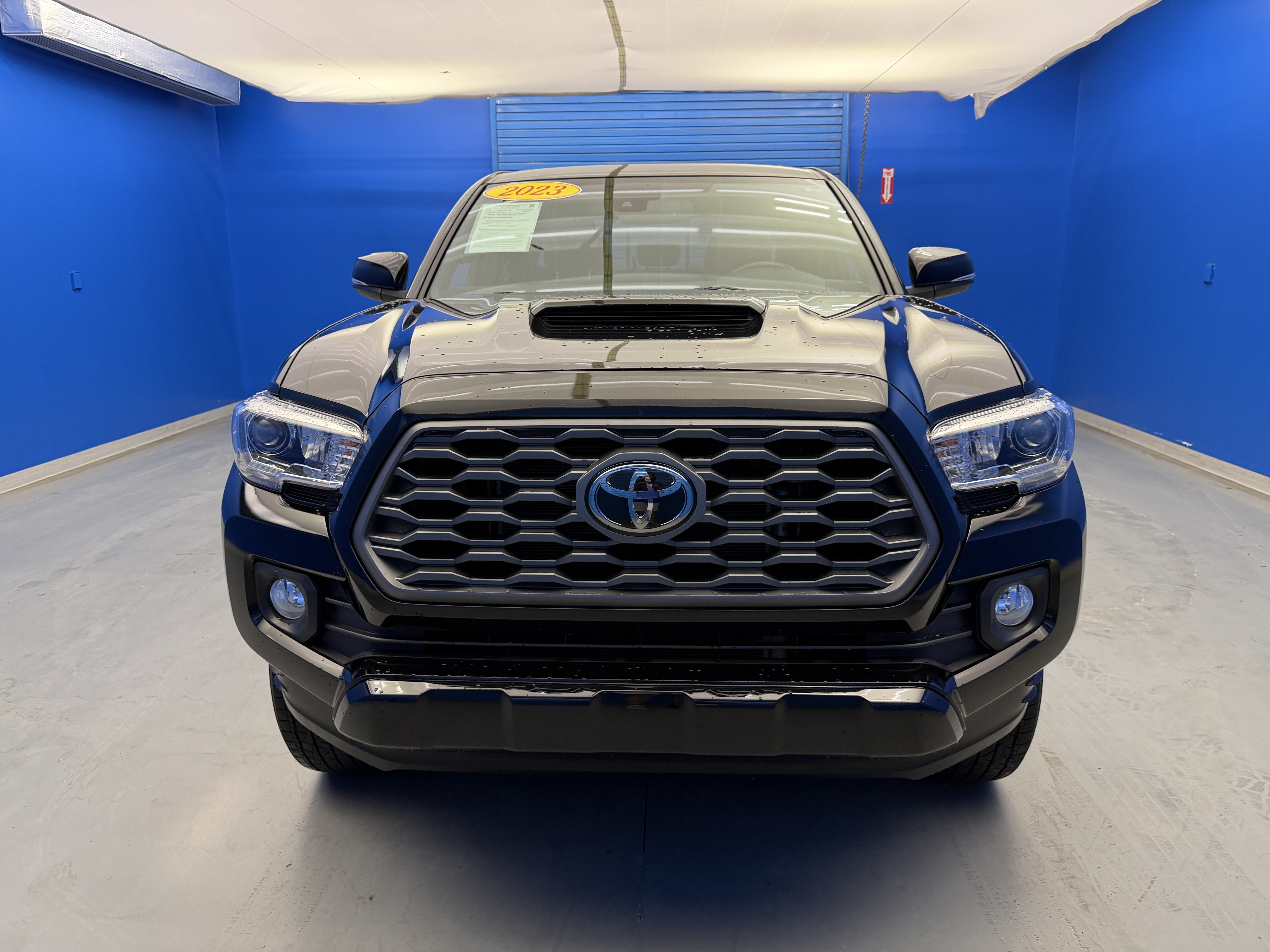 Used 2023 Toyota Tacoma TRD Sport w/ TRD Premium Sport Package AWD/4WD image 3