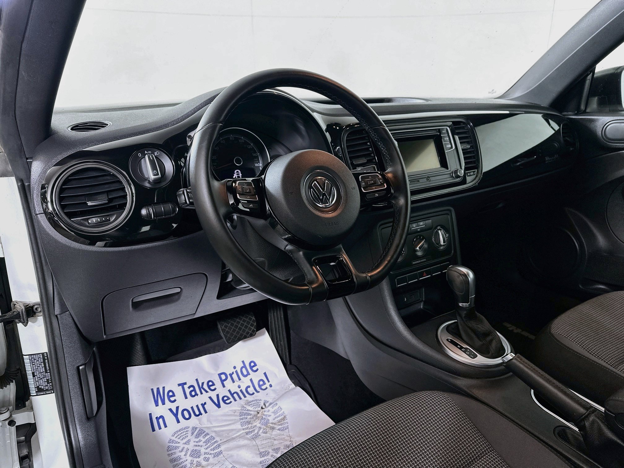 Used 2017 Volkswagen Beetle 1.8T Classic FWD image 9