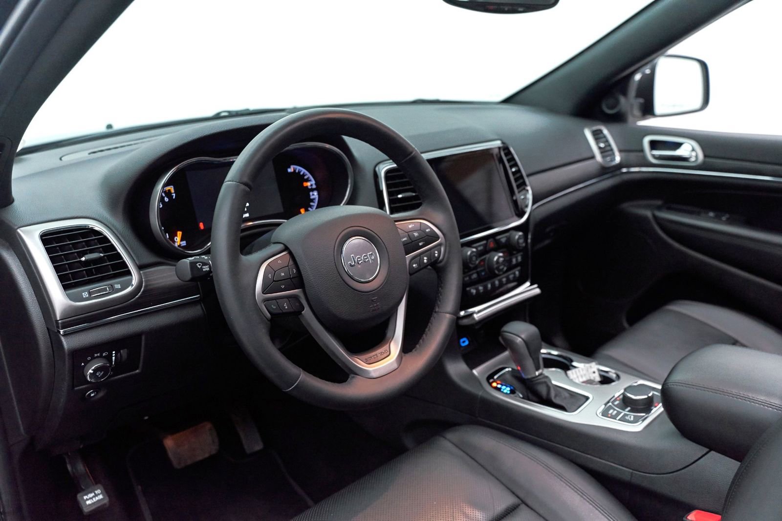 Used 2019 Jeep Grand Cherokee Limited AWD/4WD image 12