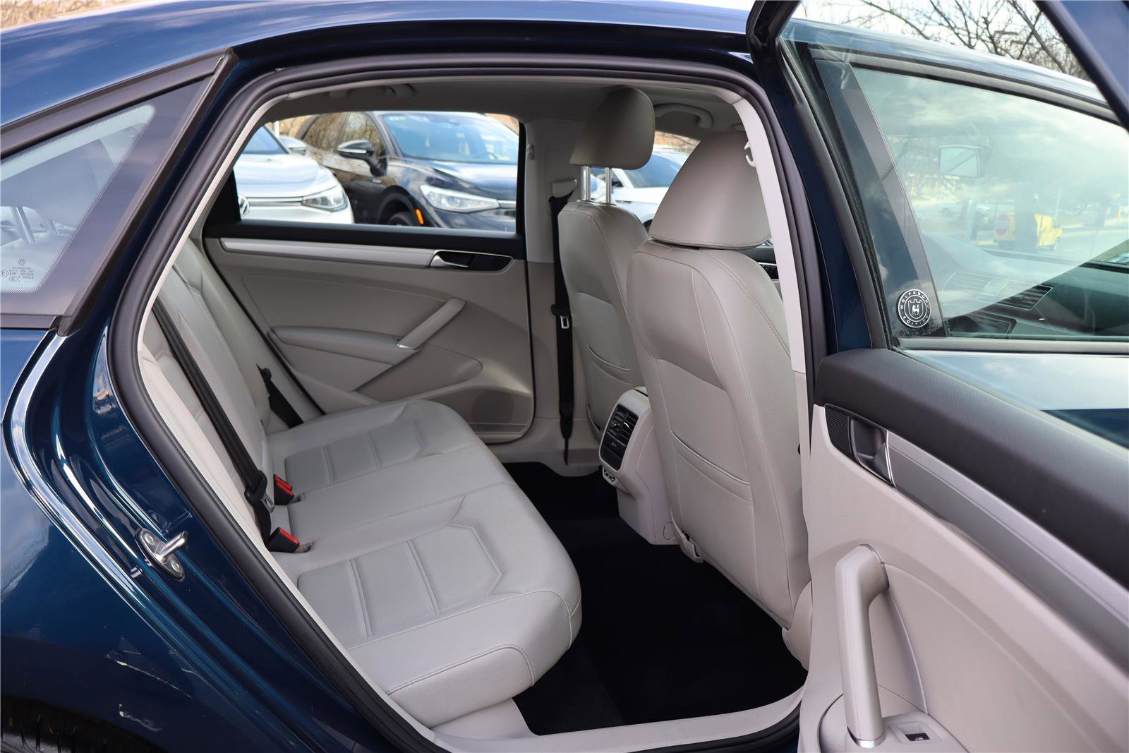 Used 2019 Volkswagen Passat 2.0T Wolfsburg image 31