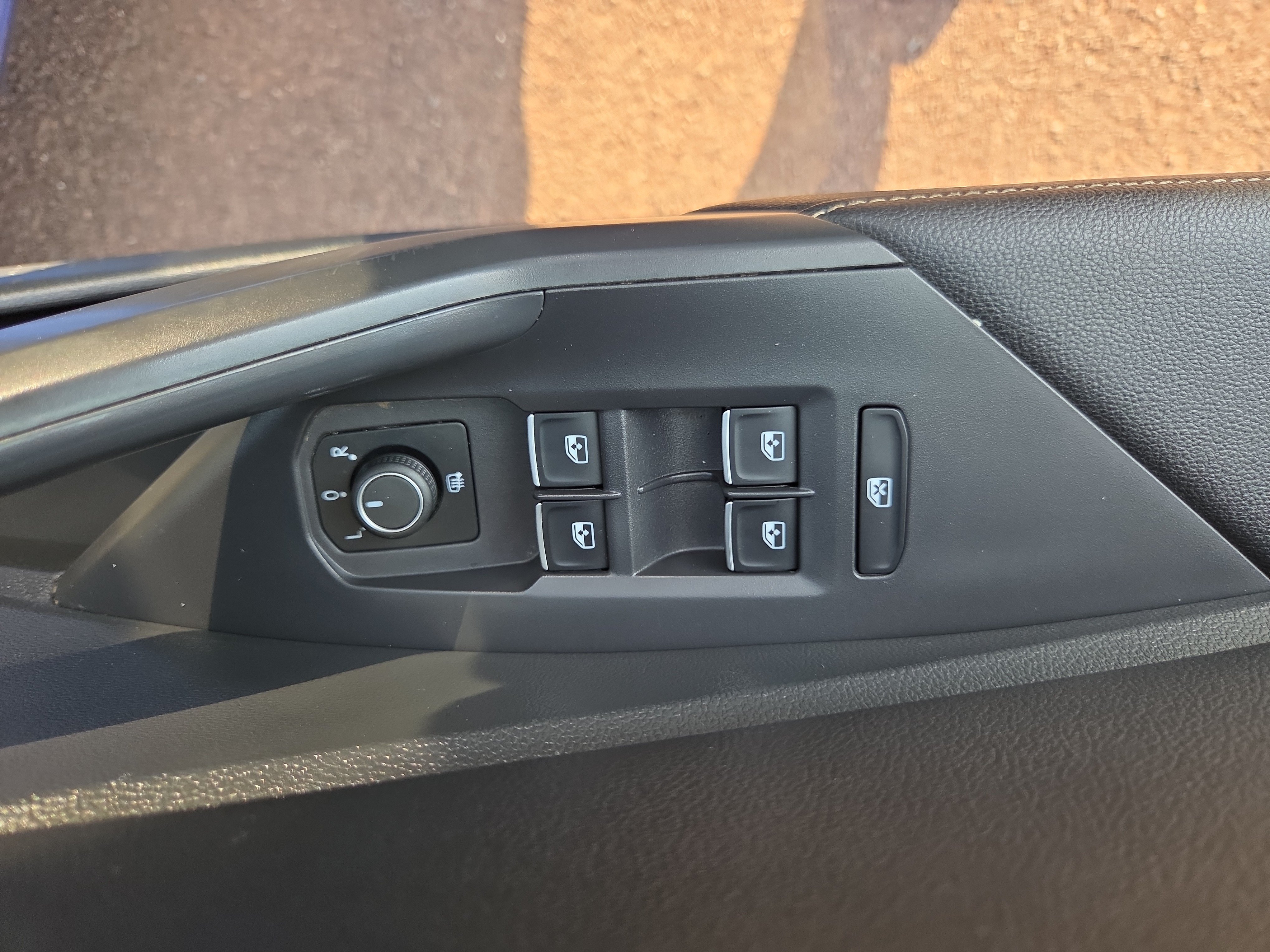 Used 2022 Volkswagen Jetta SE FWD image 31