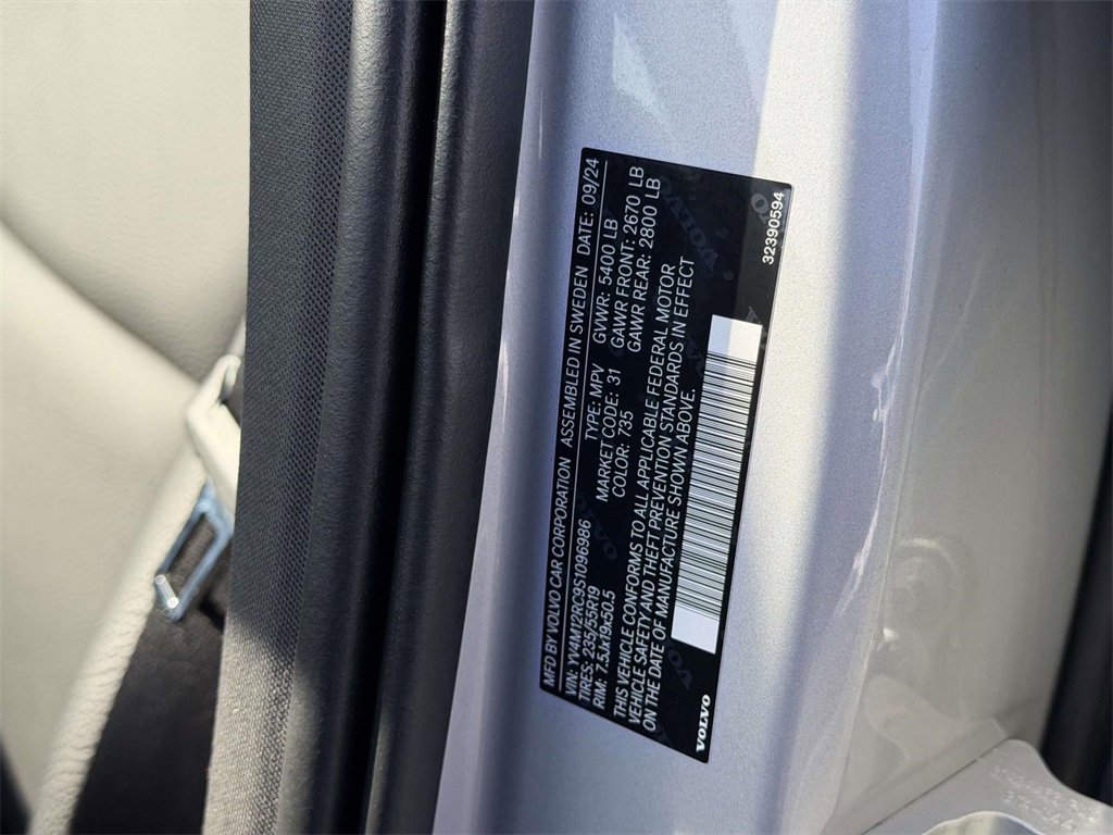 Used 2025 Volvo XC60 B5 Plus image 26