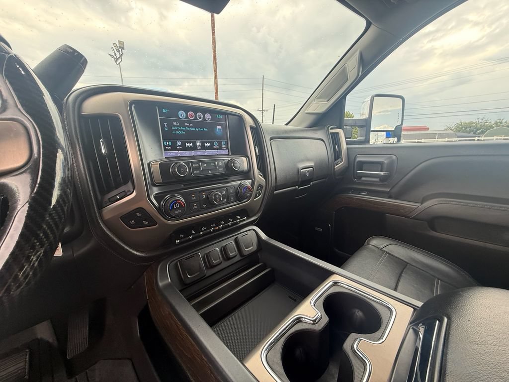 Used 2018 GMC Sierra 2500 Denali w/ Duramax Plus Package AWD/4WD image 15
