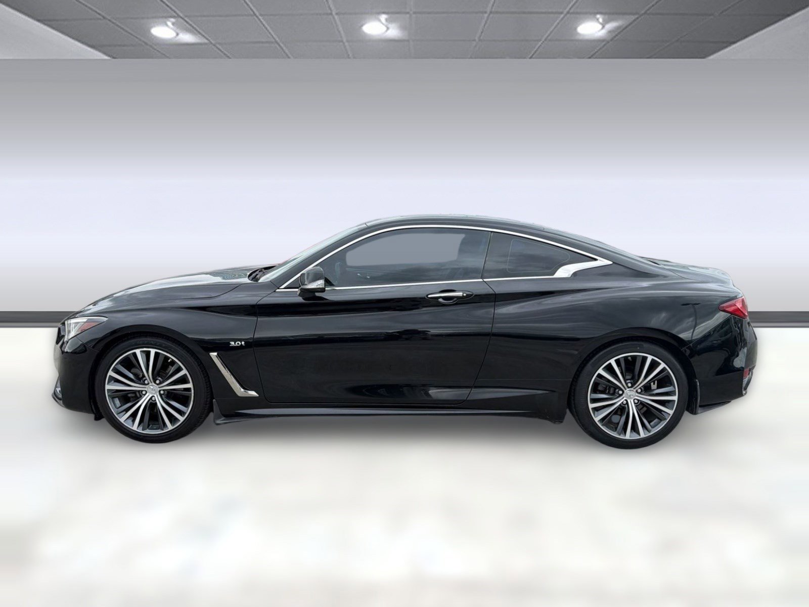 Used 2018 INFINITI Q60 3.0t Luxe w/ Sensory Package 3.0T Luxe image 2