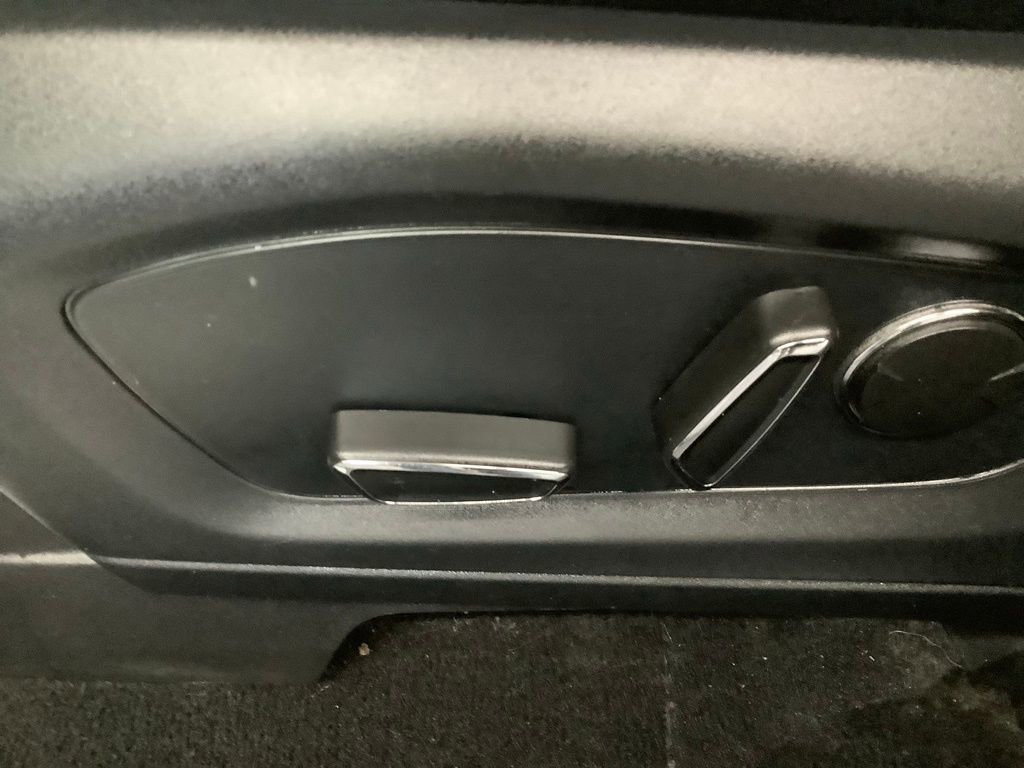 Used 2020 Ford Explorer Limited image 11