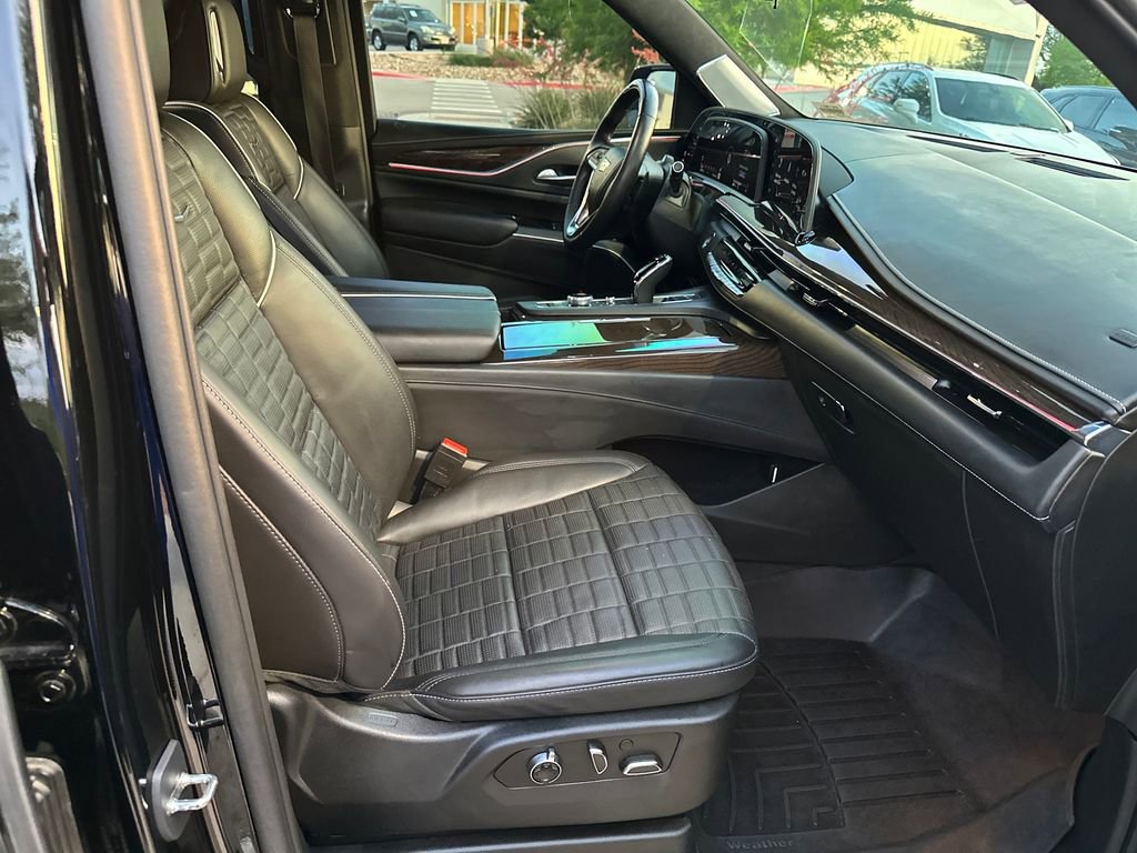 Used 2023 Cadillac Escalade ESV Sport Platinum w/ LPO, ONYX Package AWD/4WD image 41