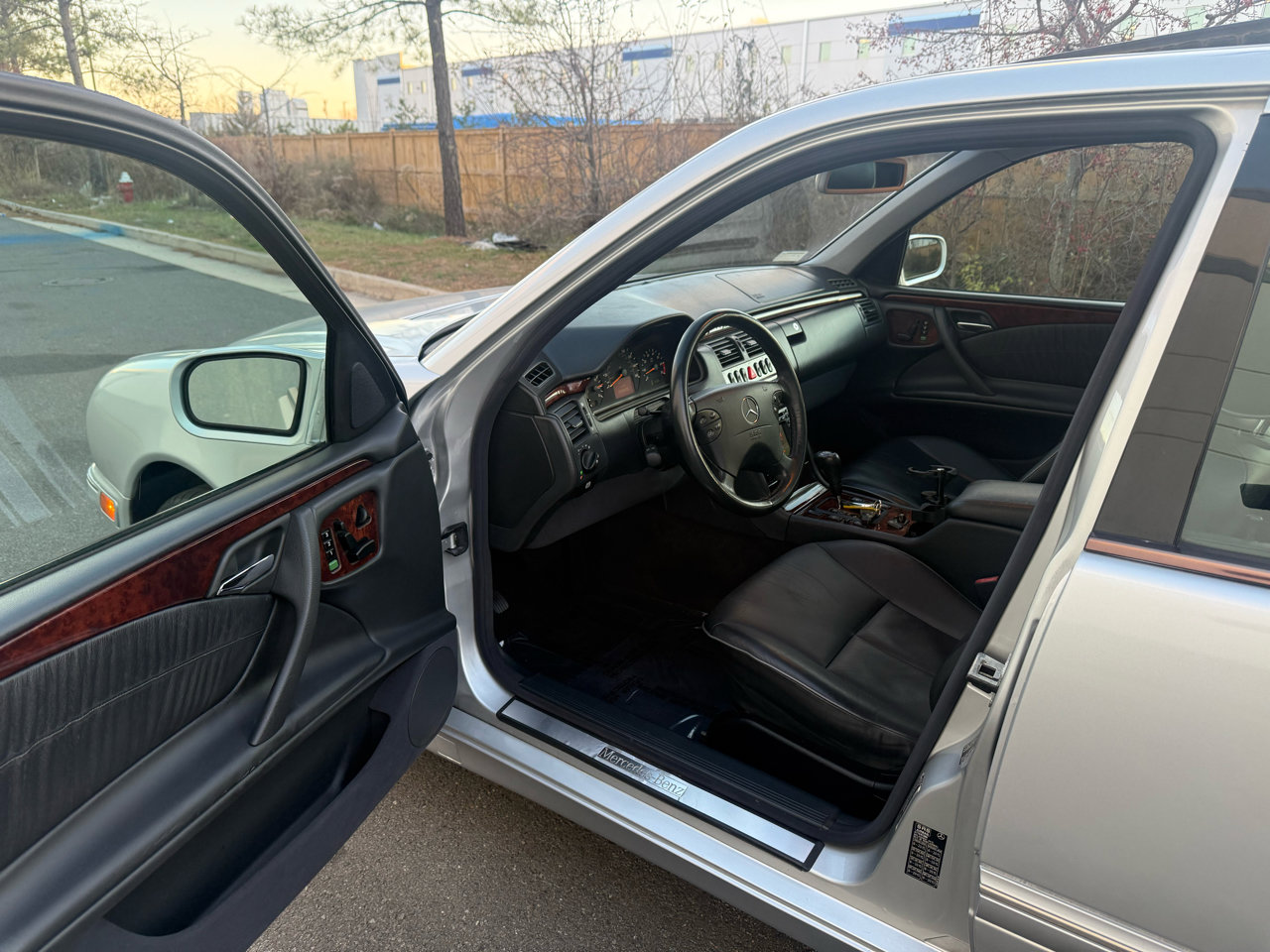 Used 2000 Mercedes-Benz E 430 Sedan image 11