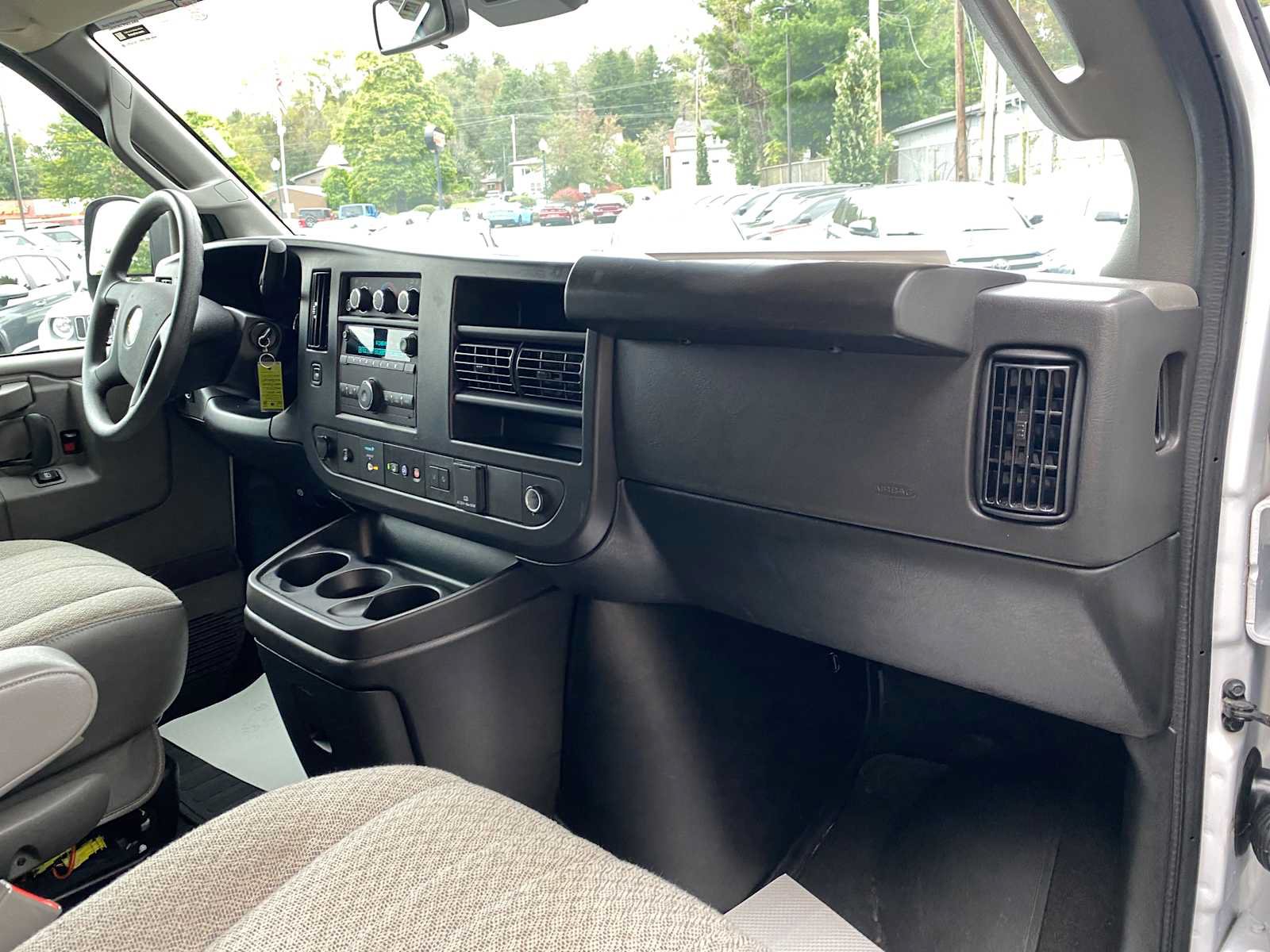 Used 2025 Chevrolet Express 3500 LT w/ LT Preferred Equipment Group RWD image 21