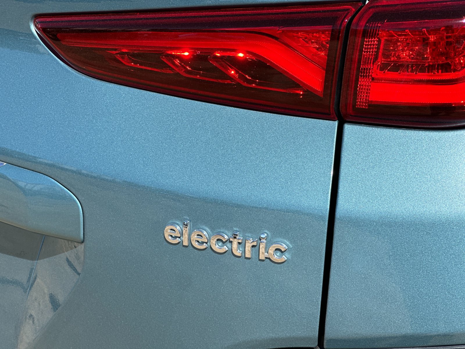 Used 2021 Hyundai Kona Limited w/ Cargo Package FWD image 26