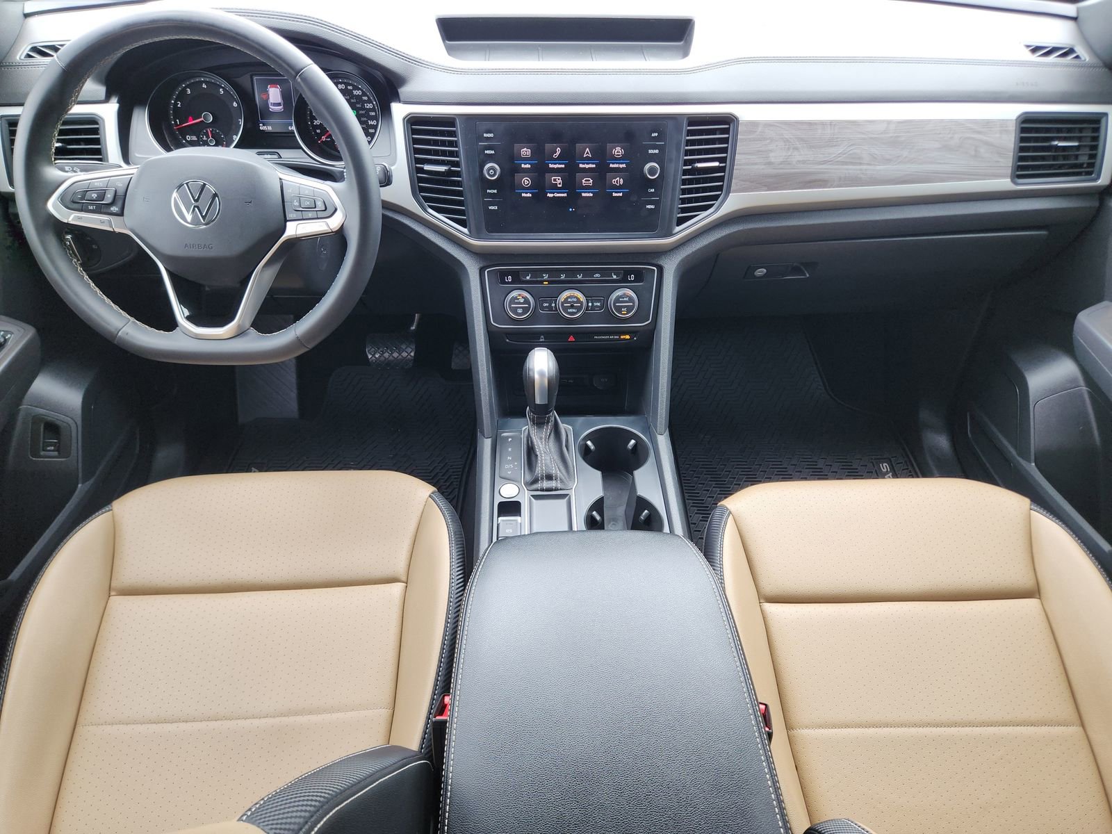 Used 2021 Volkswagen Atlas Cross Sport SE w/ Panoramic Sunroof Package FWD image 29