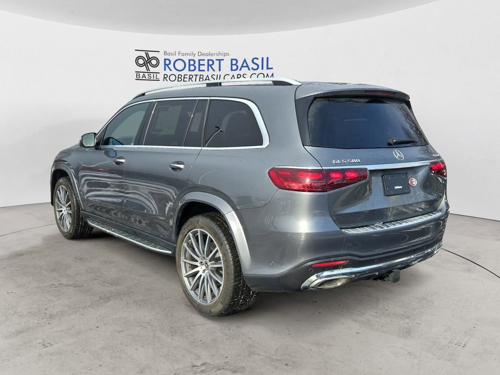 Used 2025 Mercedes-Benz GLS 580 4MATIC image 3