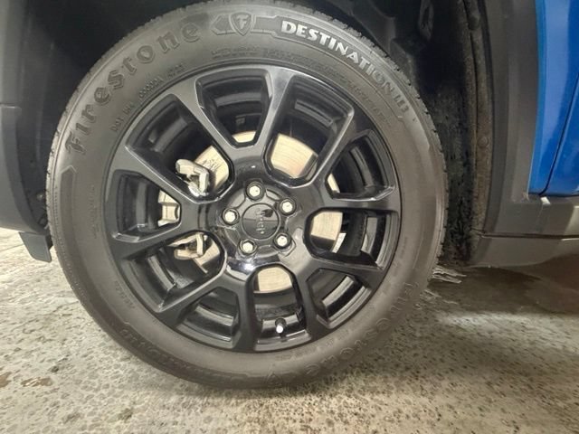 Used 2023 Jeep Compass Latitude w/ Sun and Sound Group AWD/4WD image 12