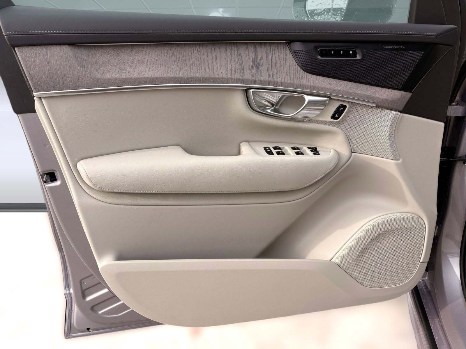 New 2026 Volvo XC90 T8 Ultra w/ Protection Package image 21