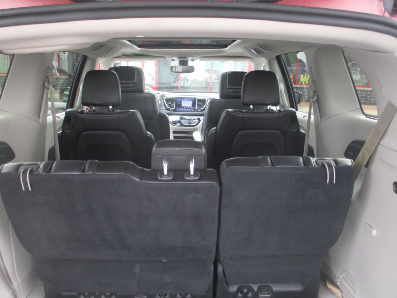 Used 2019 Chrysler Pacifica Limited FWD image 27
