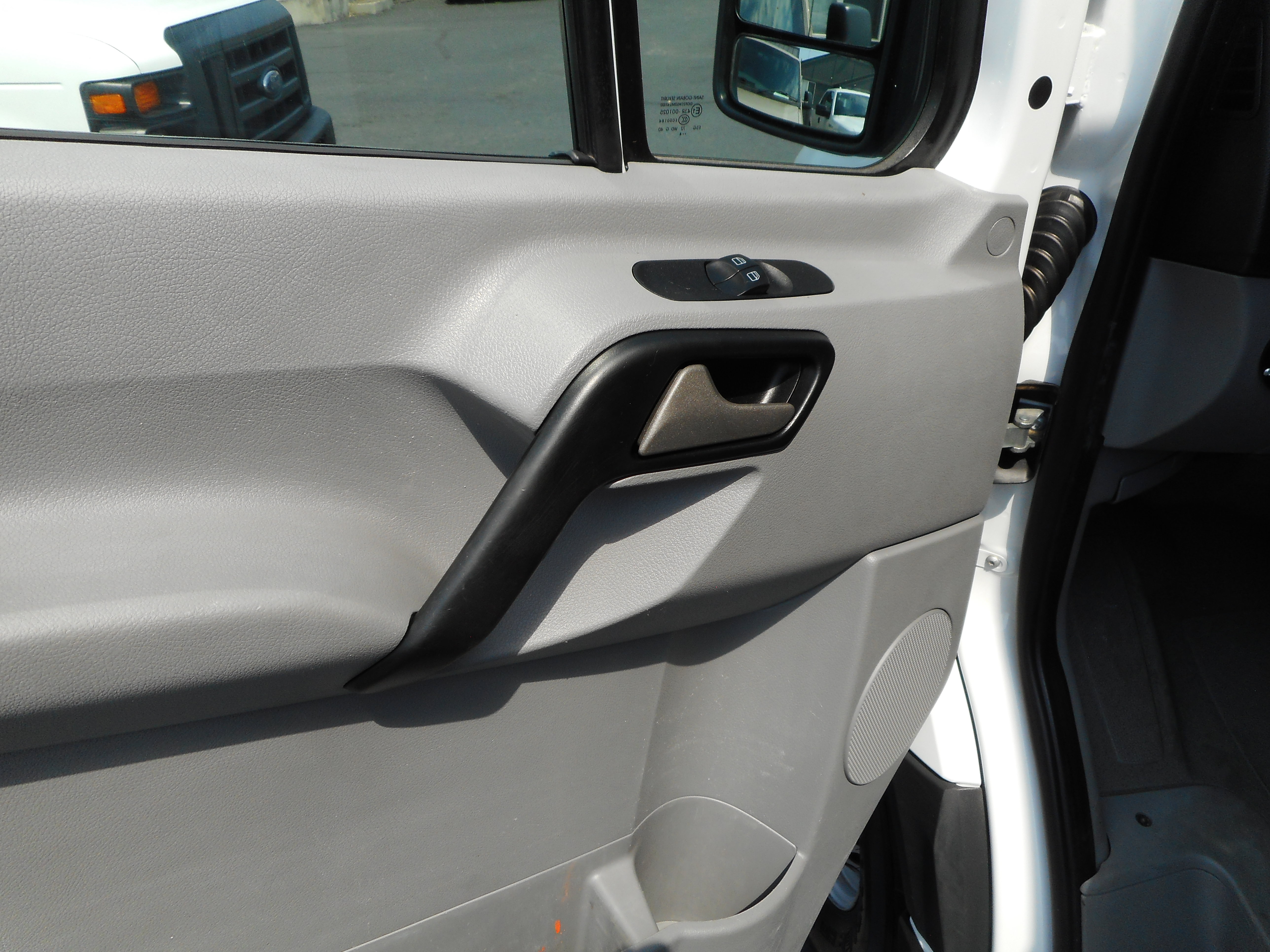 Used 2014 Freightliner Sprinter 2500 RWD image 13