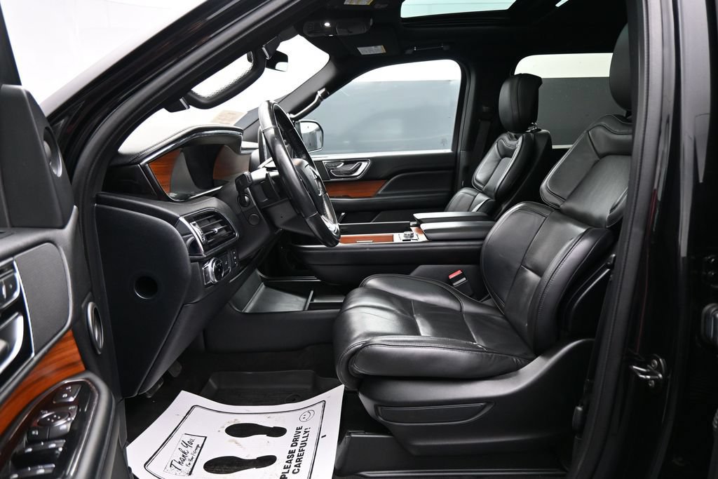 Used 2018 Lincoln Navigator Select w/ Technology Package AWD/4WD image 9