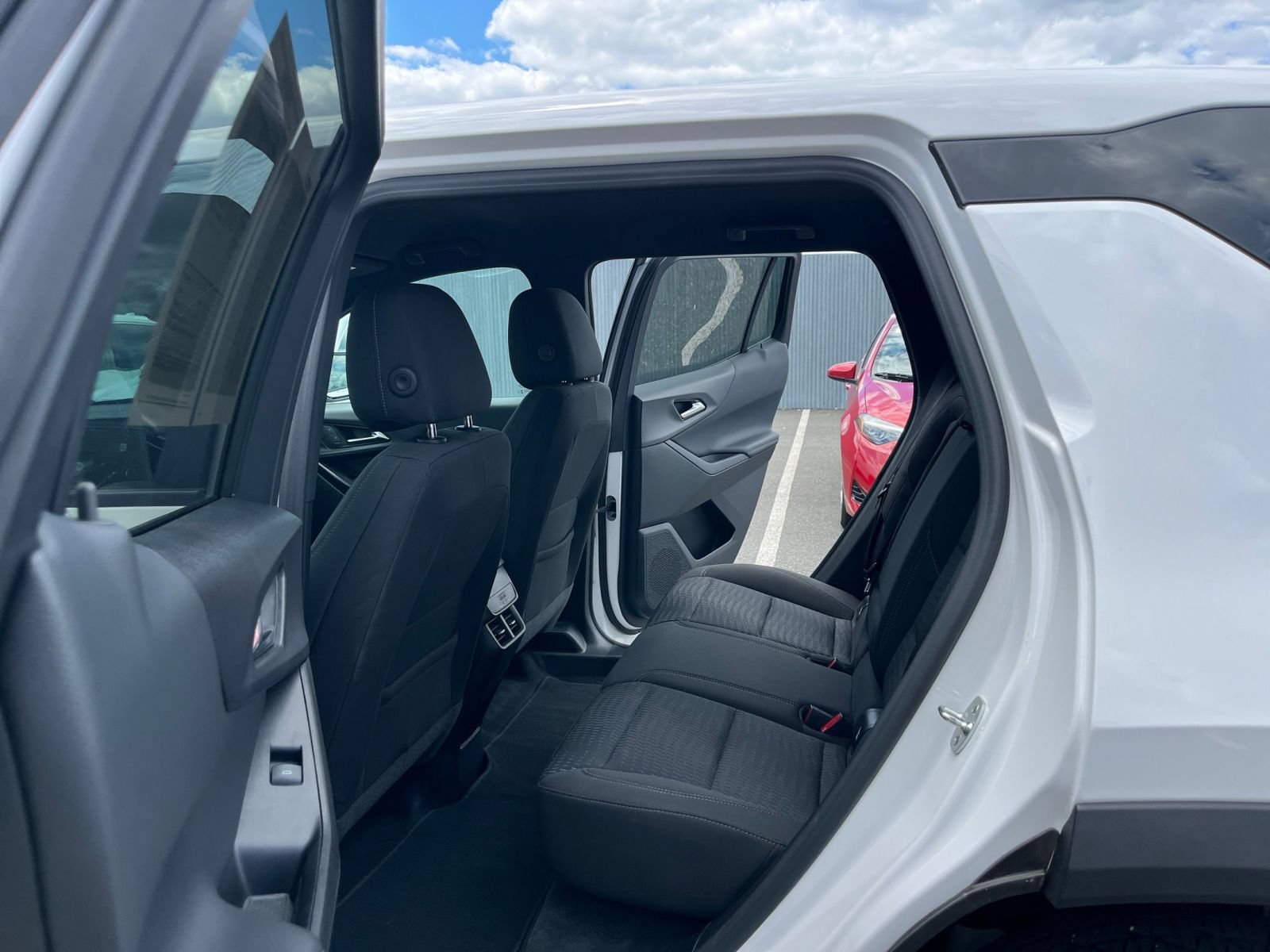 Used 2025 Chevrolet Equinox LT FWD image 26